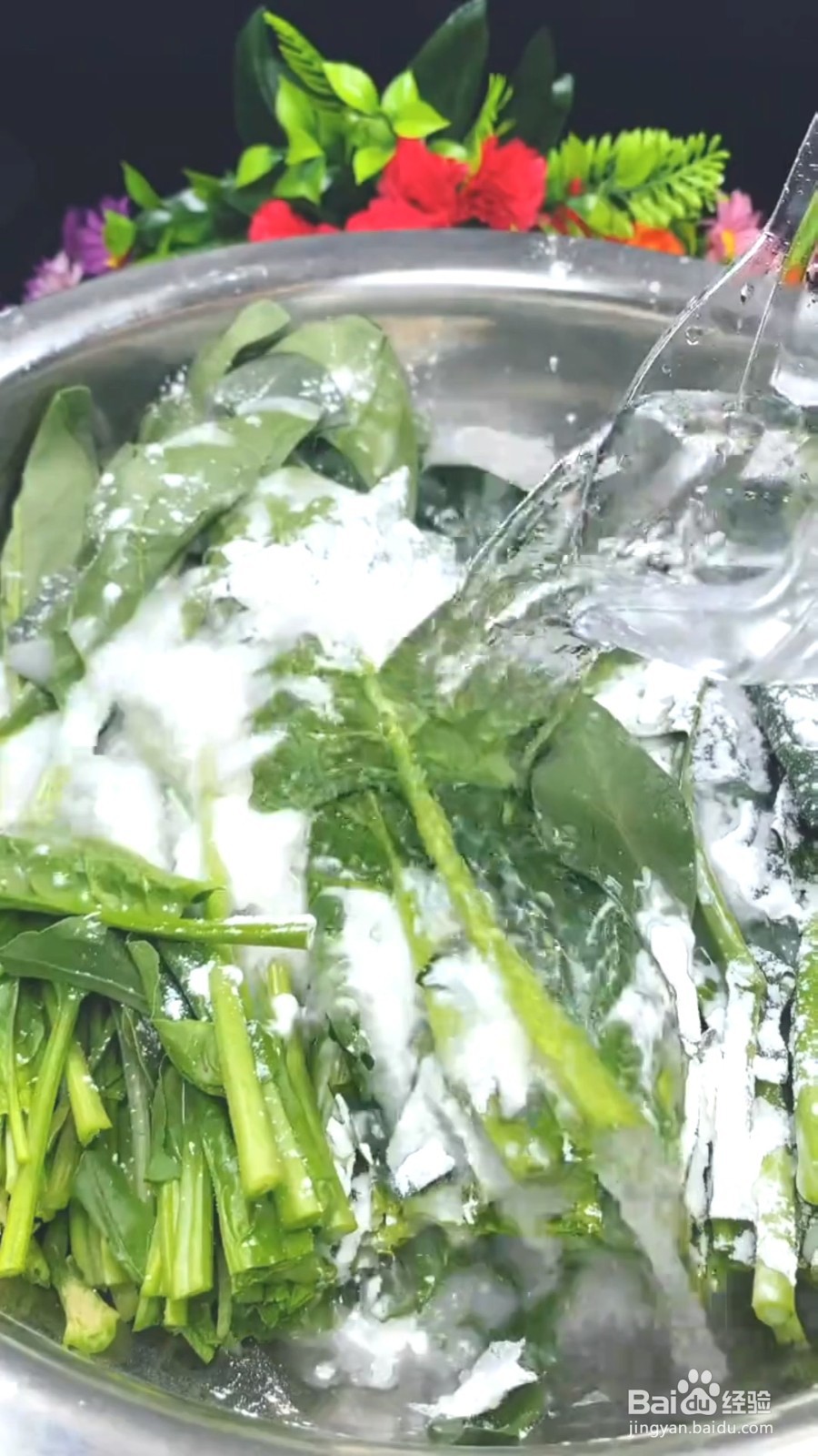 如何制作清爽可口的老醋菠菜花生米