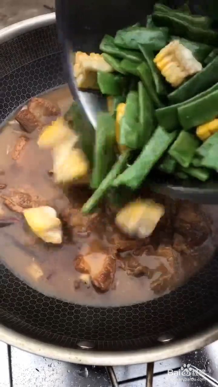 如何在家自制排骨烧豆角