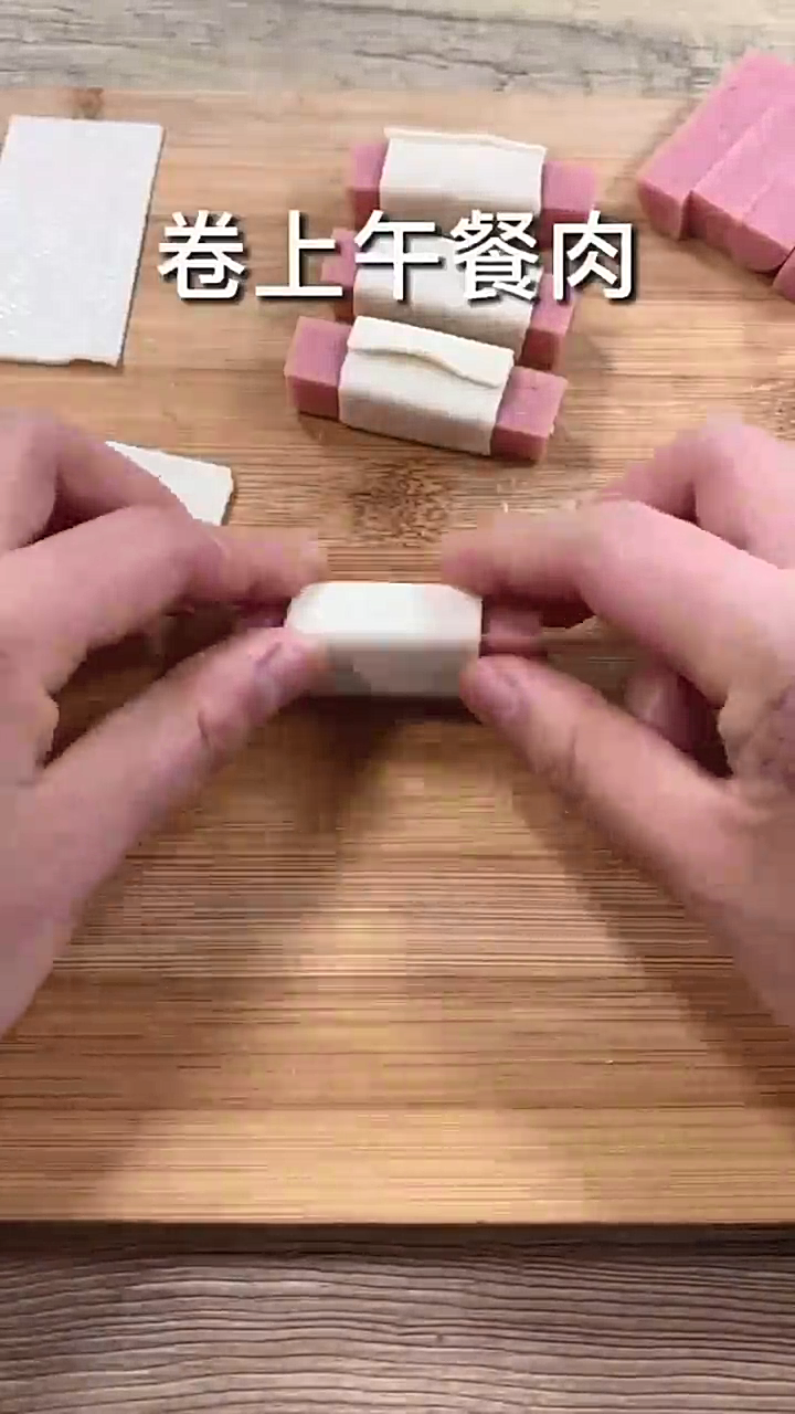 怎样做手抓饼火腿卷