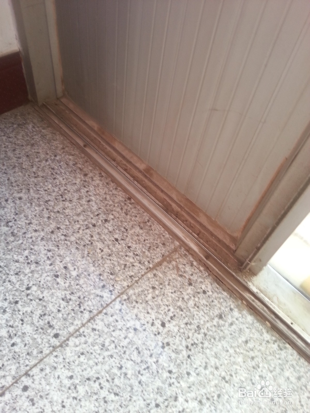 图解铝合金门轨道坏了更换方法