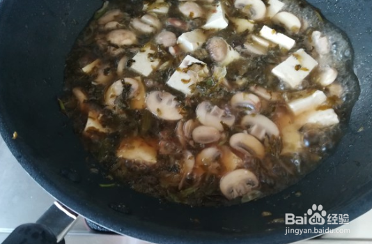 口蘑雪菜炖豆腐的做法