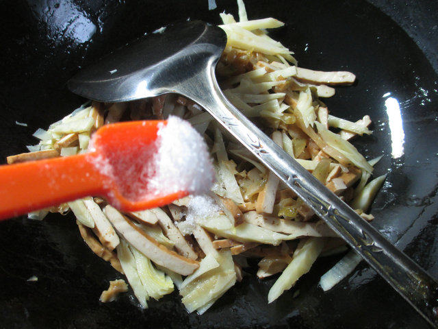 榨菜丝冬笋炒香干的做法,味道好极了!