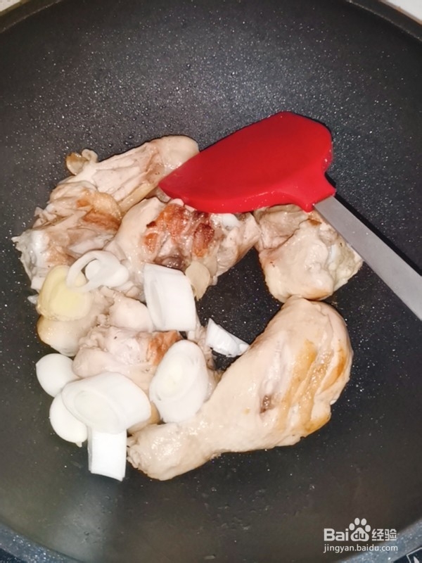 好吃健康的鸡腿腊肠煲仔饭的做法