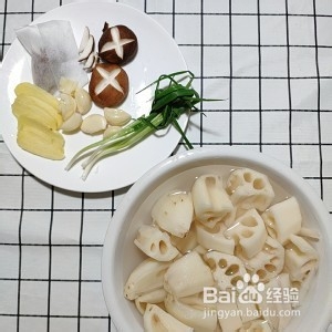 健康养生佳品莲藕排骨汤的做法