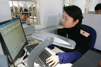 12306网上预订火车票后如何取票