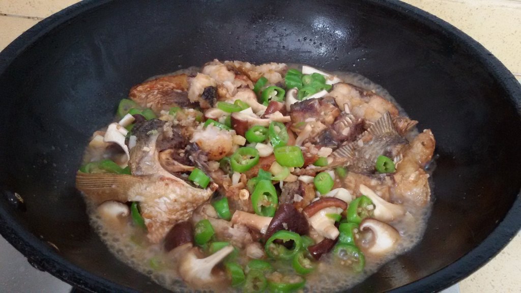 美味的香辣香菇鱼做法，家常必备哦