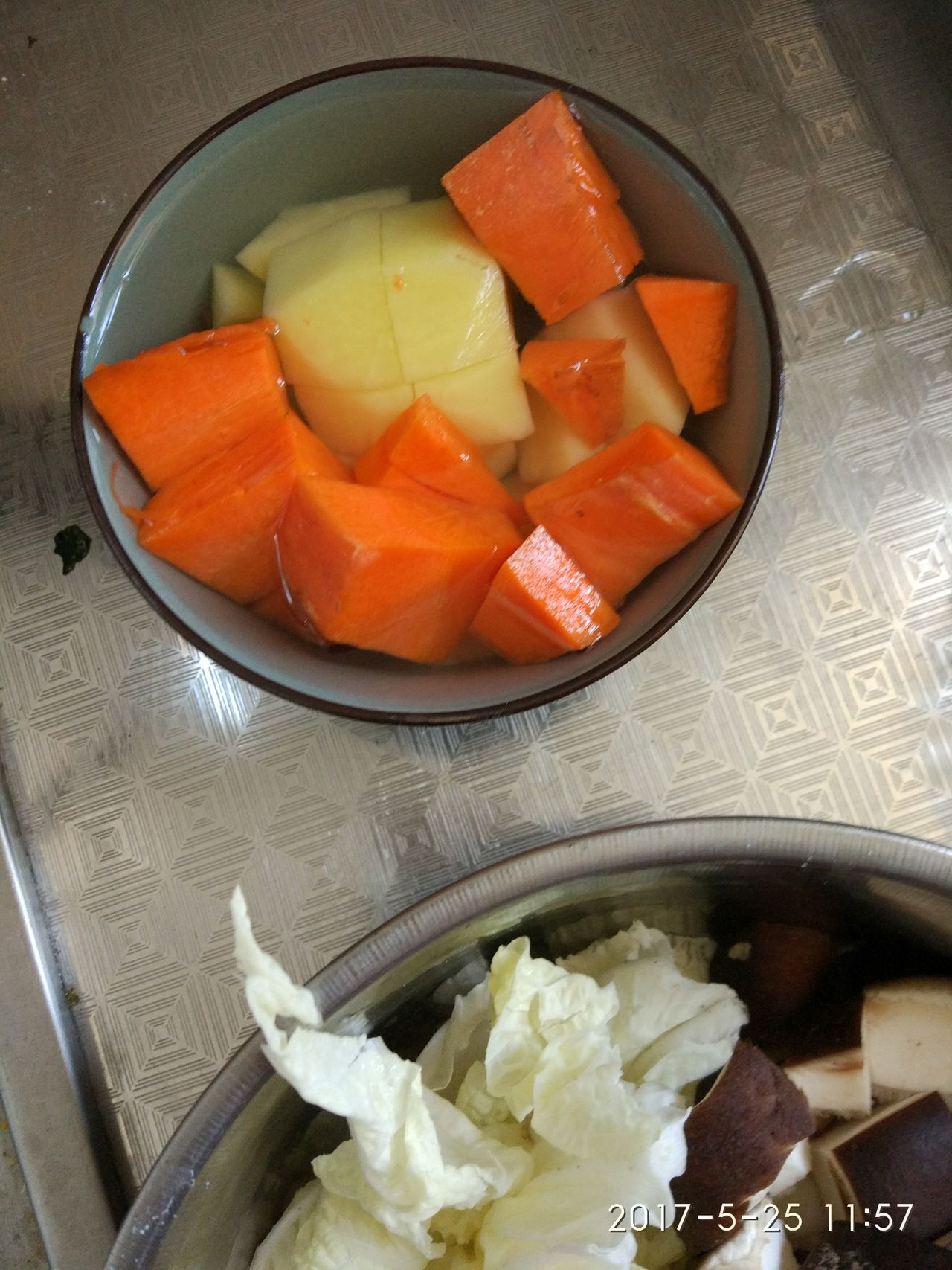 爱吃肉的你一定喜欢的小喵黄焖鸡!