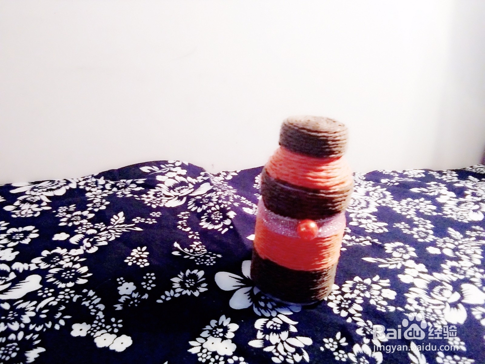 用养乐多瓶子做出古朴的棉签筒