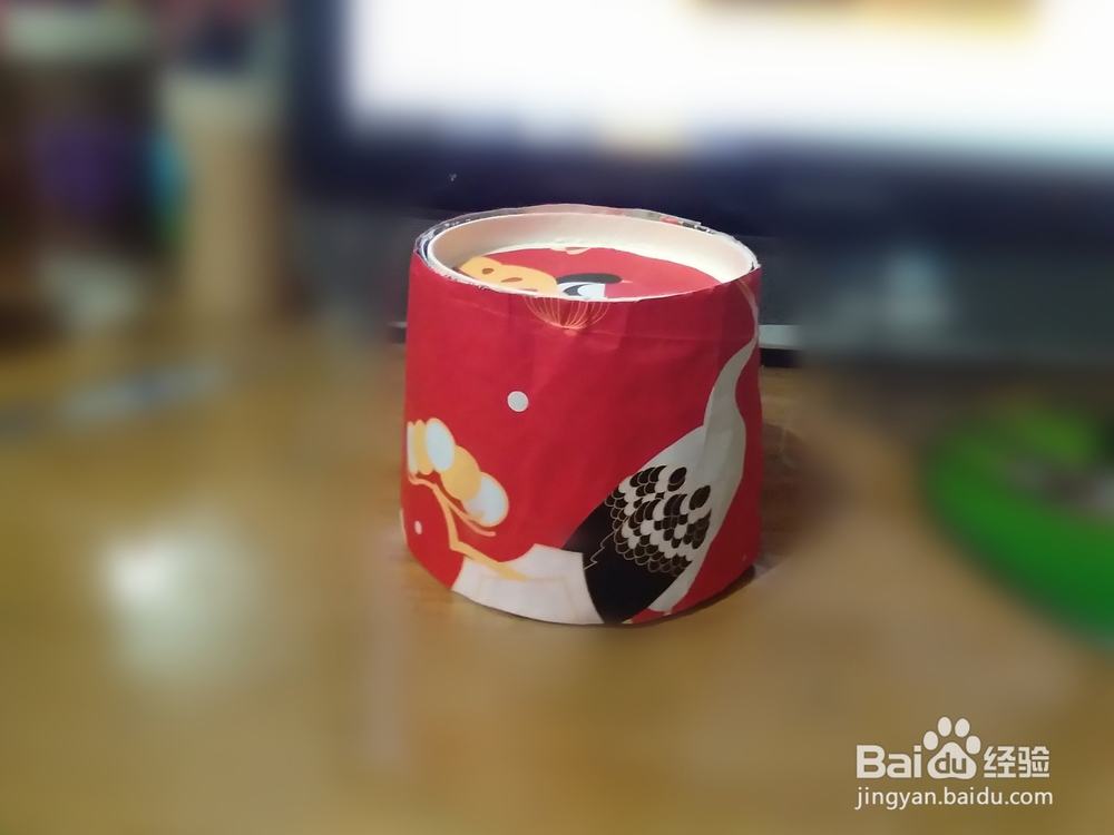 方便面桶和酸奶瓶巧做小台灯