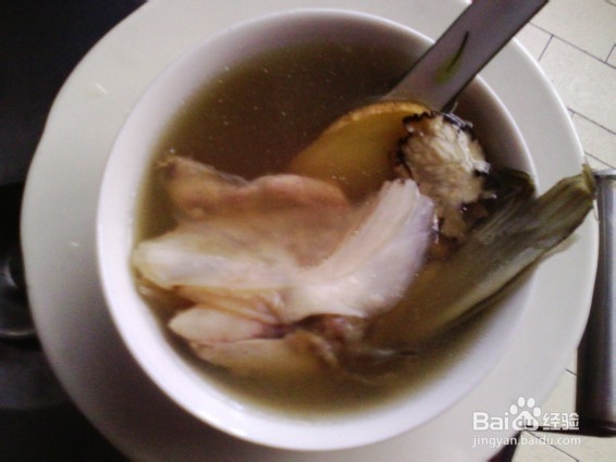天麻川芎白芷姜片炖鱼头