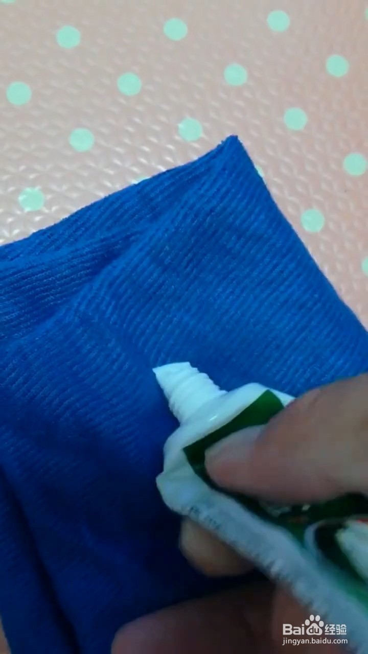 如何正确清洗小白鞋