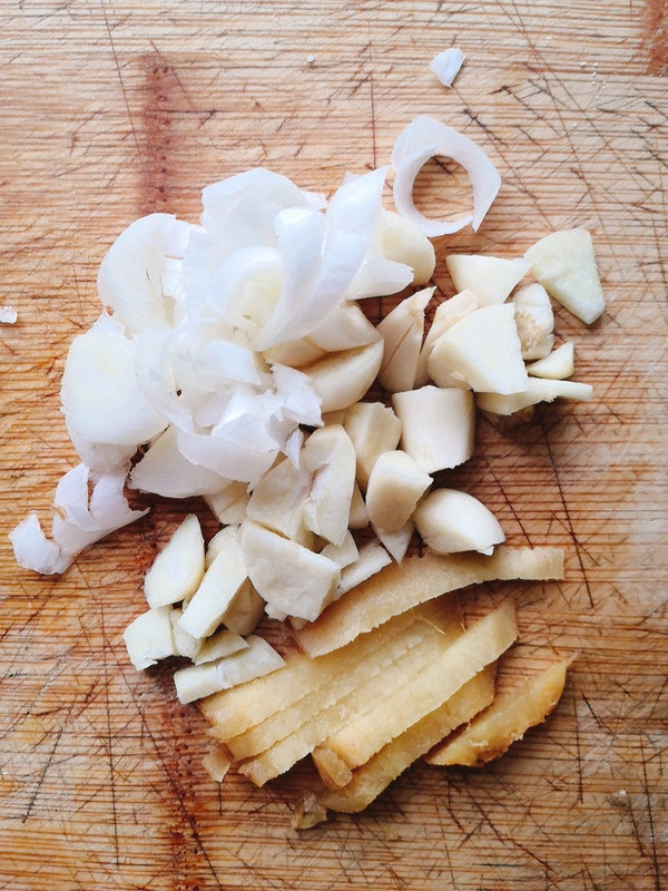 虾仁裙带菜豆腐汤