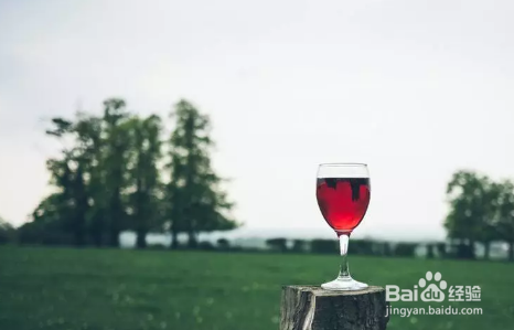 品酒师如何品尝红葡萄酒