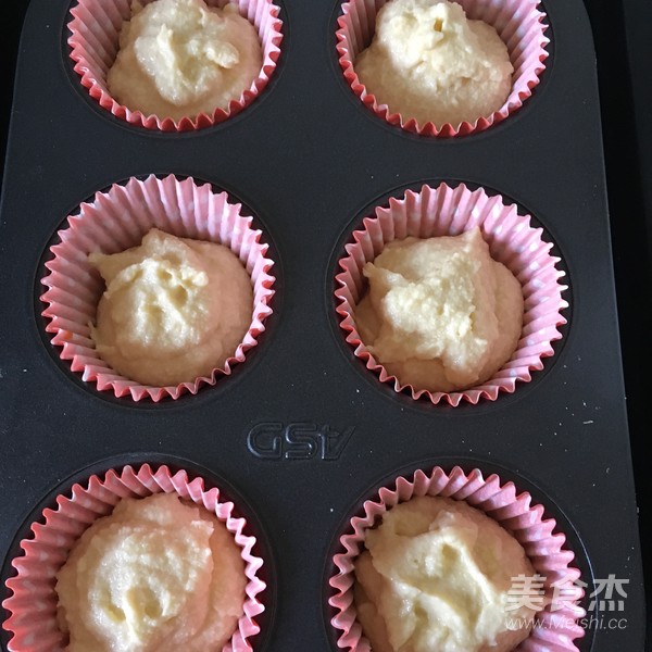 豆沙裱花杯子蛋糕