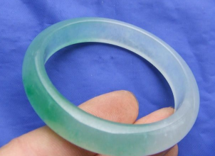 翡翠手镯有裂纹怎么办