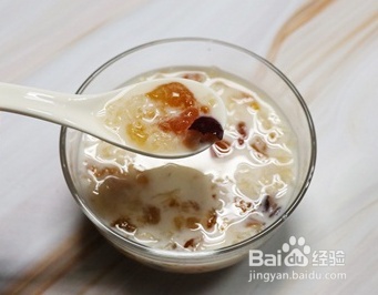 好吃到哭的桃胶银耳炖奶