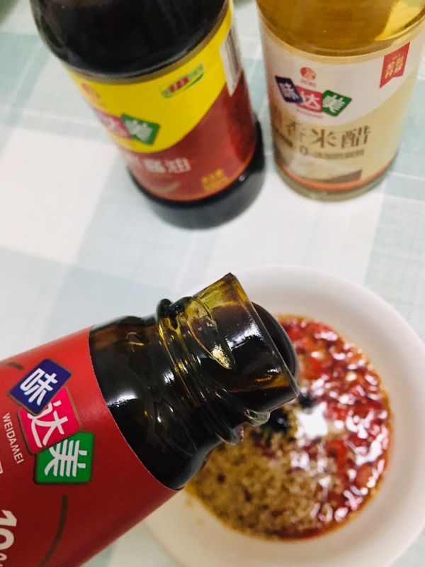 凉拌皮蛋黄瓜卷