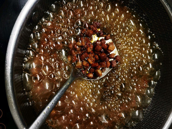 秘制肉丁油辣椒