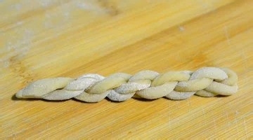 在家轻松做的香酥小麻花