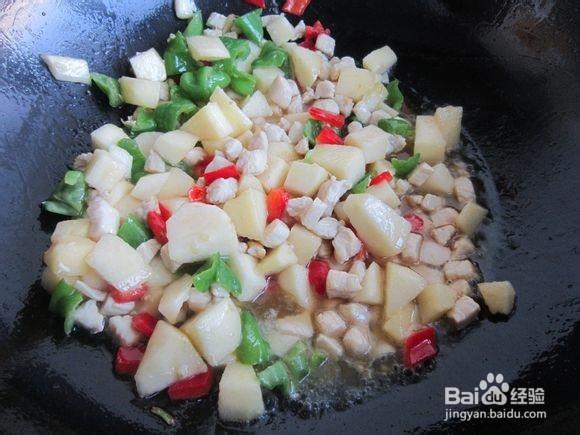 双椒苹果炒鸡丁的制作方法