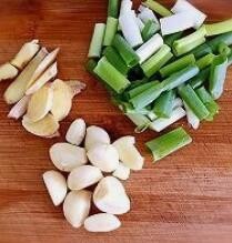 排骨炖玉米豆角的做法