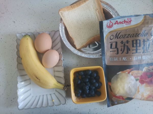 蓝莓香蕉吐司披萨