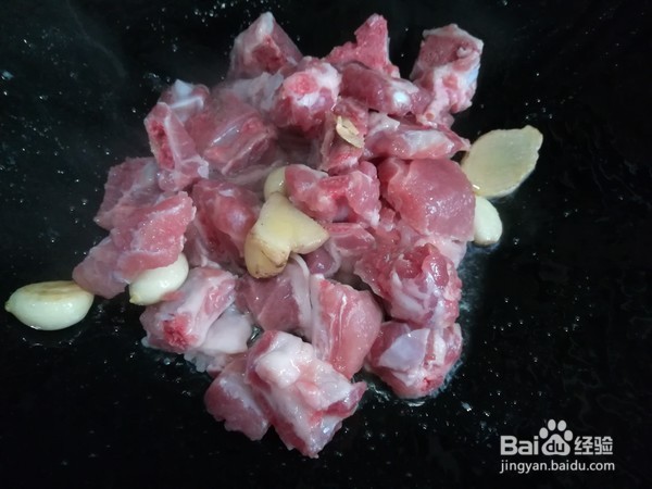 排骨焖板栗好吃的家常做法