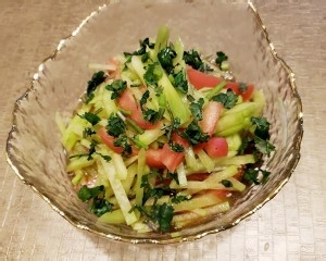 养生食补秒拌莴苣番茄青萝卜的做法