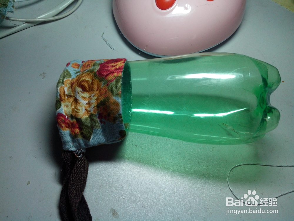 饮料瓶变笔筒教程