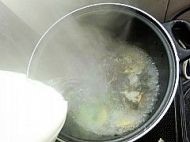 火立方经典鸳鸯鱼头火锅的做法