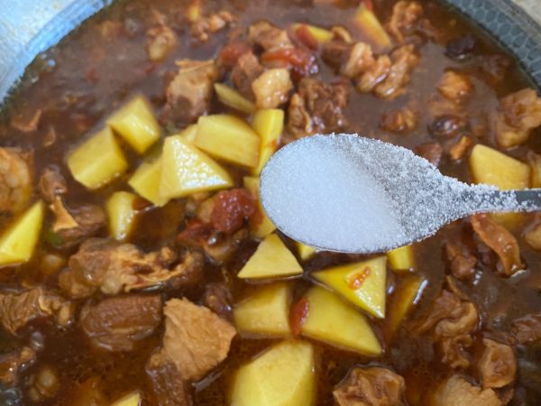 番茄土豆炖牛腩汤汁浓郁