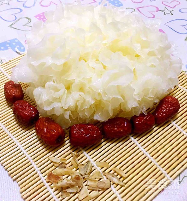 红枣银耳百合羹