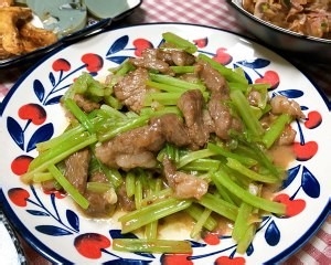 私房芹菜炒牛肉