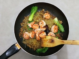 咖喱鲜虾粉丝煲的做法