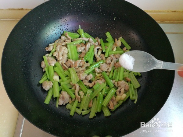 芹菜炒肉个人做法