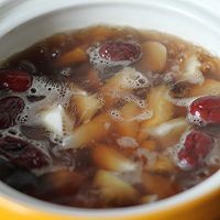 贡茶店里的健脾补肾甜品——山药栗子红枣甜汤