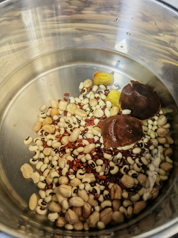 木瓜眉豆花生鸡爪汤