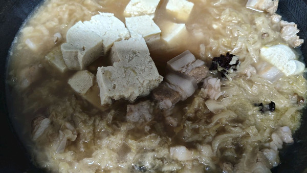 猪肉酸菜炖冻豆腐