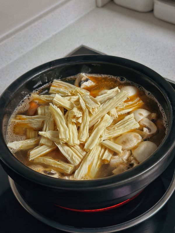 腐竹虾仁豆腐煲