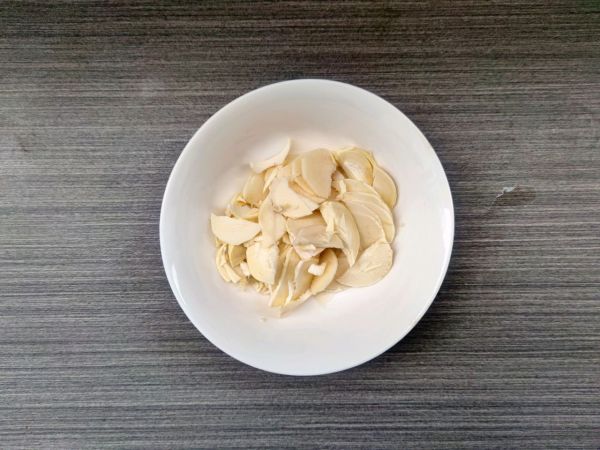 冬笋木耳炖鸡汤