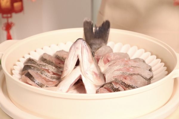 孔雀开屏清蒸鲈鱼