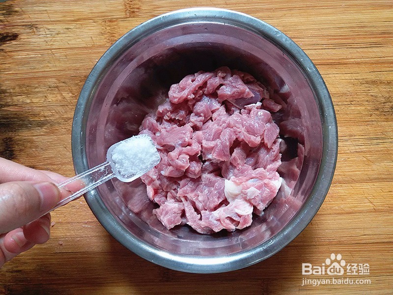 教你葱爆牛肉的做法，葱香味浓肉嫩，好吃又健康