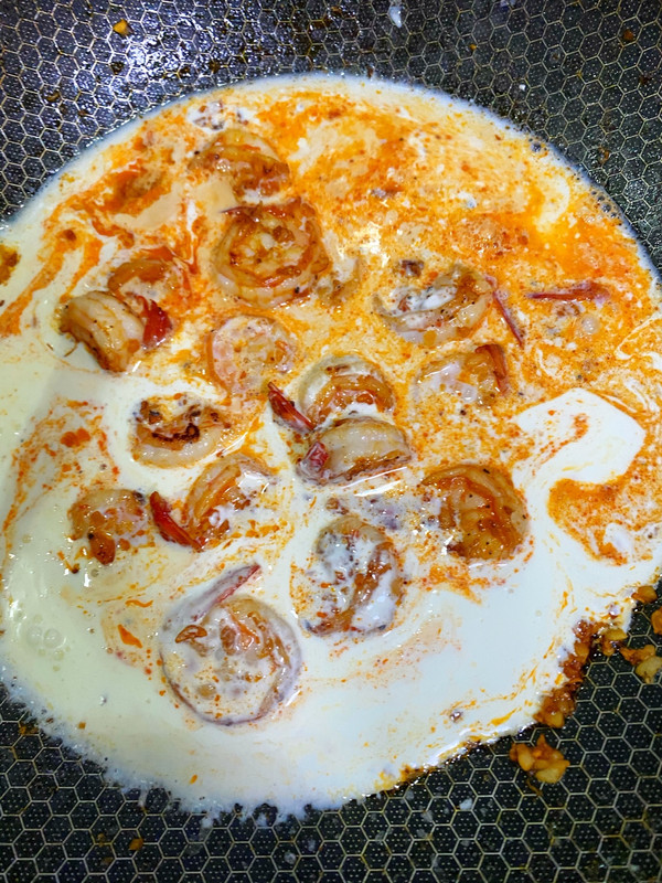 蒜香奶油虾仁意面