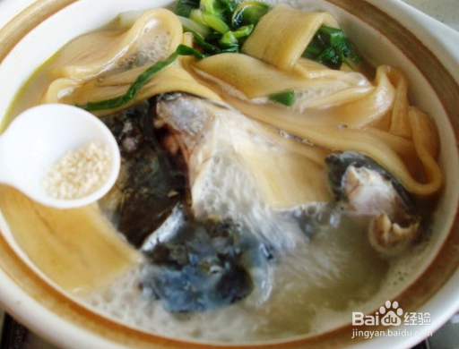 鱼头苕粉煲的做法