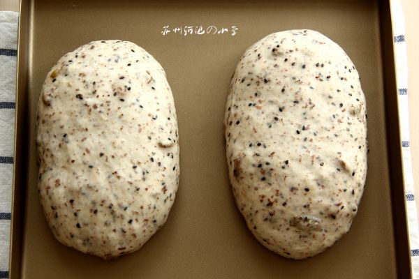 全麦黑芝麻面包