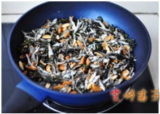 杏仁芝麻小鱼干