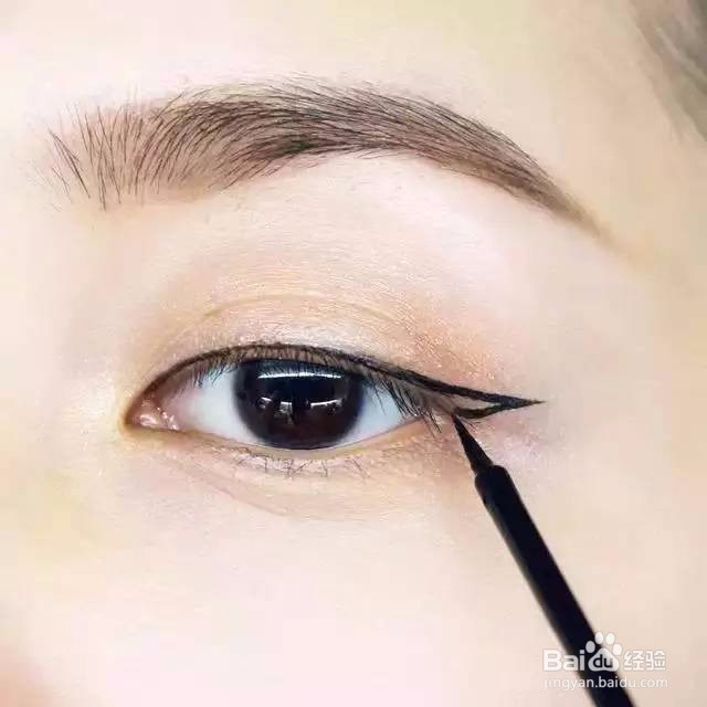 女生如何化淡妆？