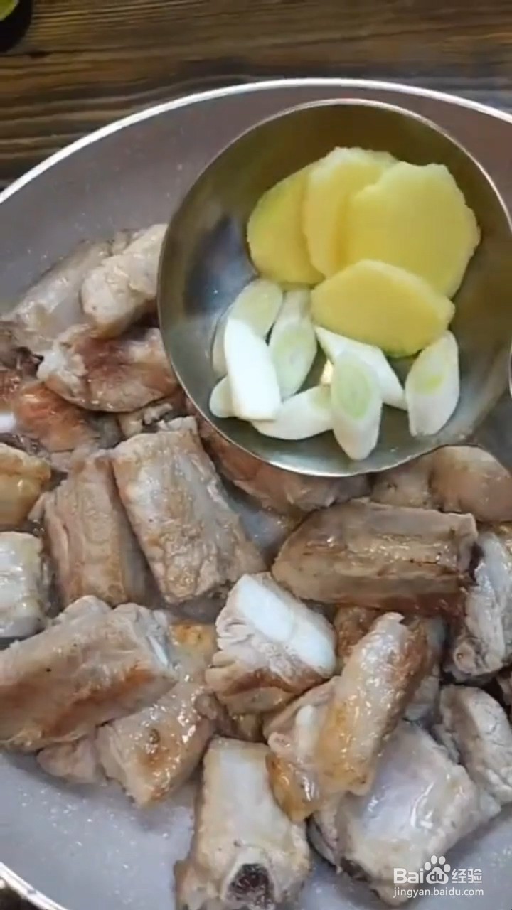 如何制作毛豆烧排骨