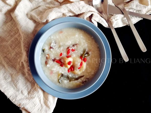 送荷叶香菇鸡粥