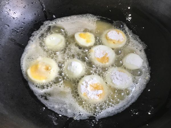 紫苏香辣金钱蛋